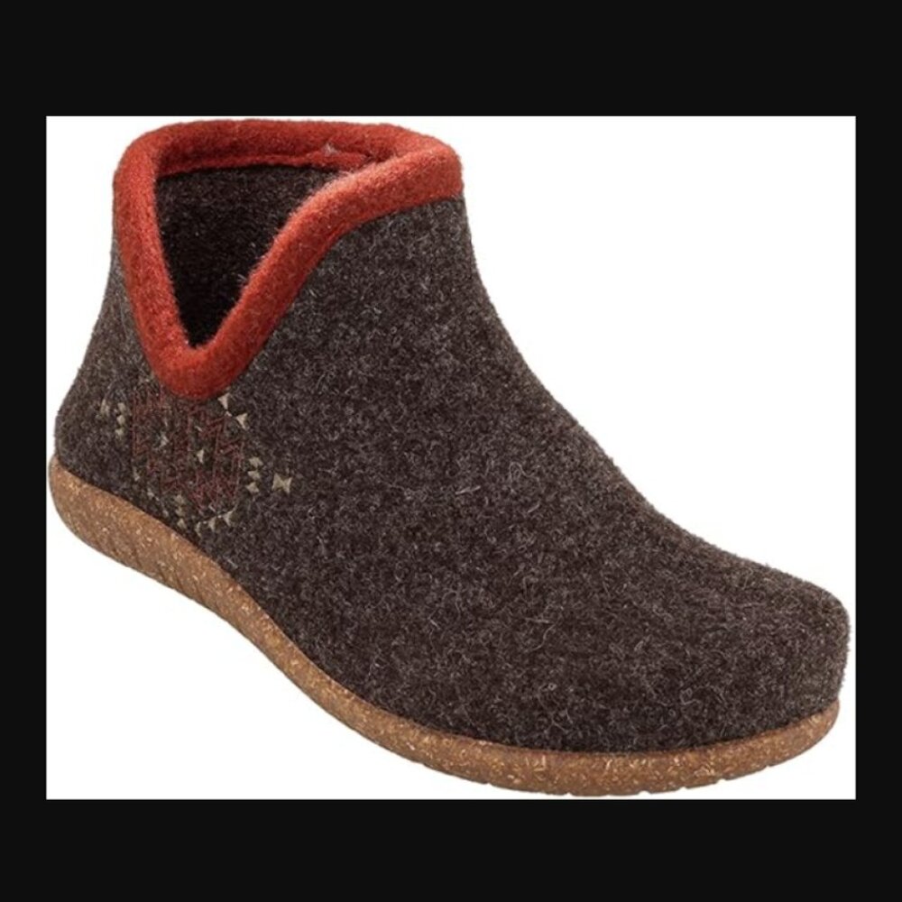 Taos Footwear Women's Woolside Chocolate Casual Boot US Size 8 - 8.5